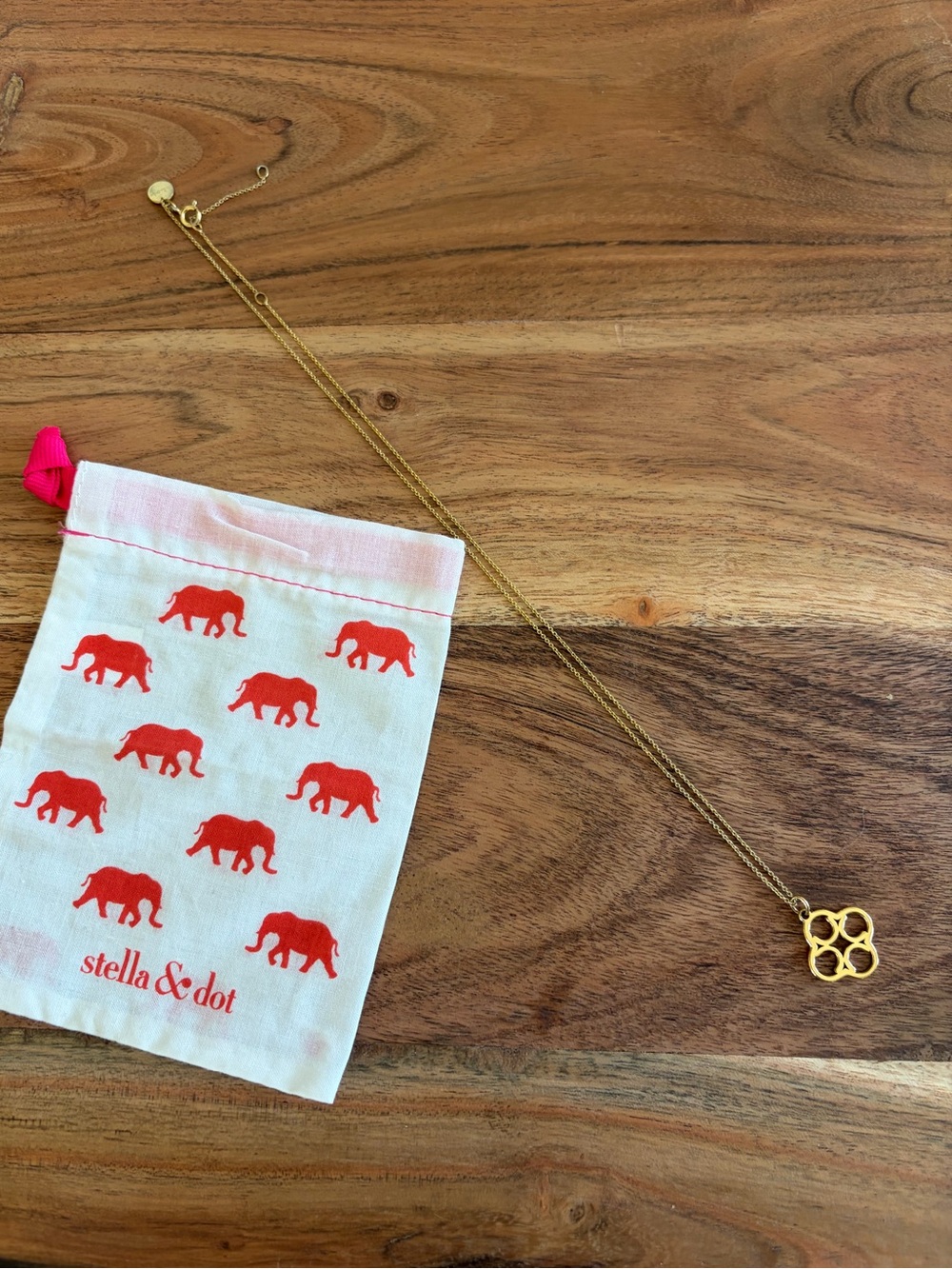 Stella & Dot Gold Clover Motif Pendant Necklace